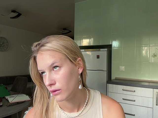 JenevaOcana live cam on BongaCams