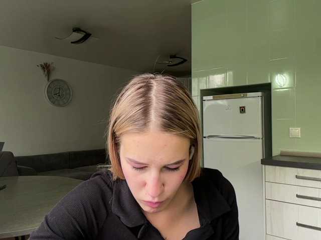 JenevaOcana live cam on BongaCams