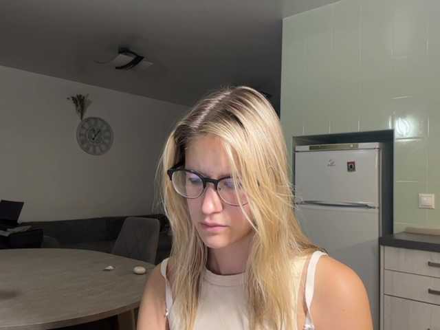 JenevaOcana live cam on BongaCams