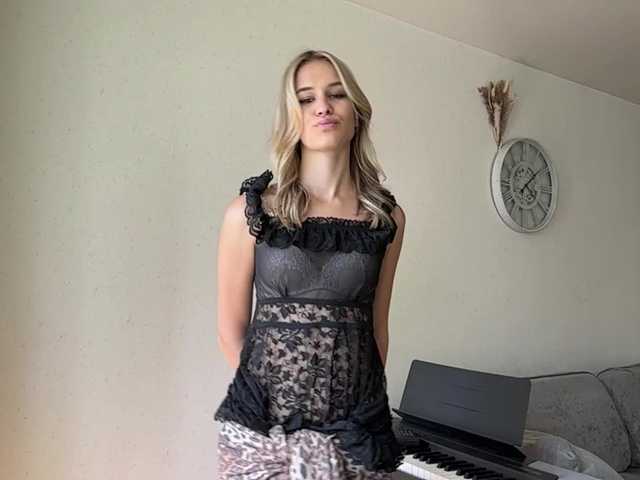 JenevaOcana live cam on BongaCams