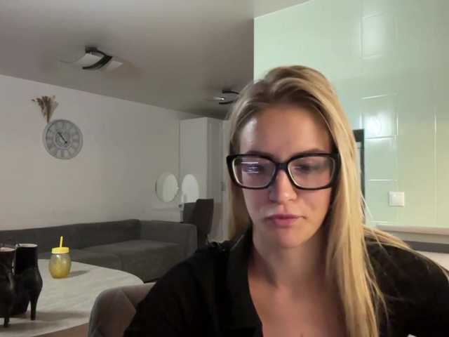 JenevaOcana live cam on BongaCams
