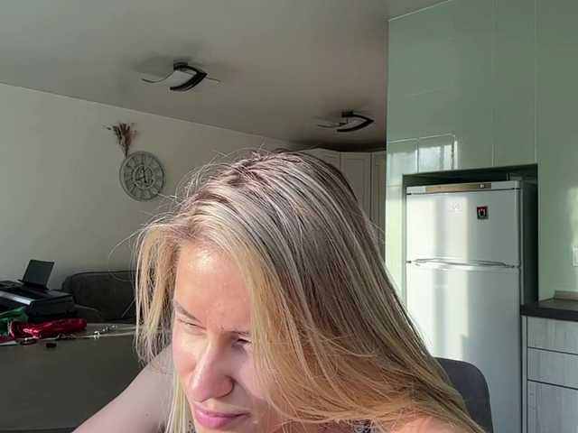 JenevaOcana live cam on BongaCams