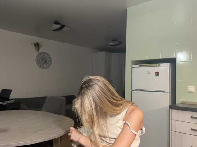 JenevaOcana live webcam show