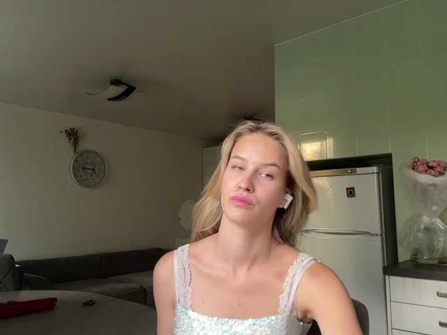 JenevaOcana live cam on BongaCams
