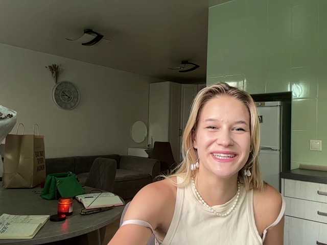 JenevaOcana live webcam show