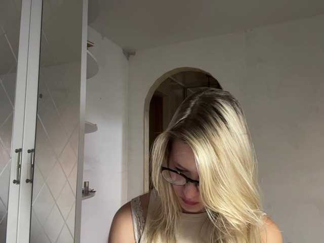 JenevaOcana live webcam show