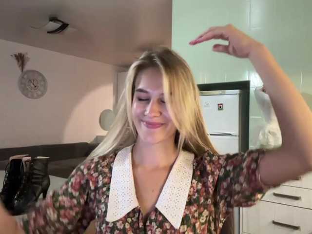 JenevaOcana live cam on BongaCams