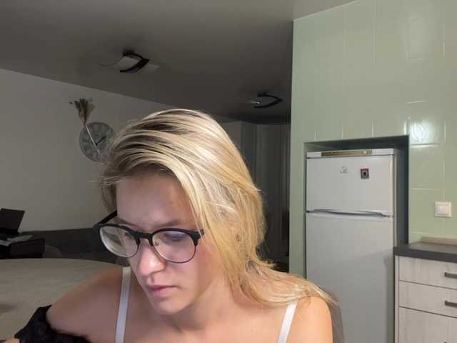 JenevaOcana live webcam show