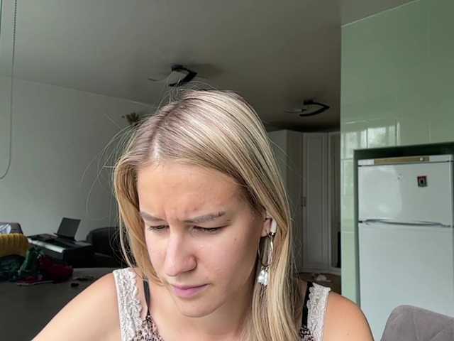 JenevaOcana live cam on BongaCams