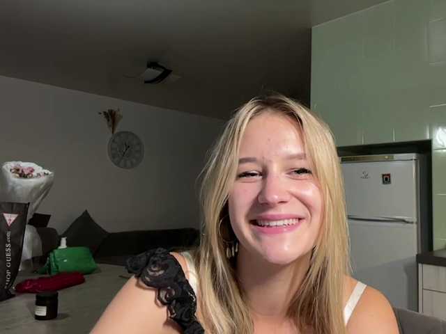 JenevaOcana live webcam show