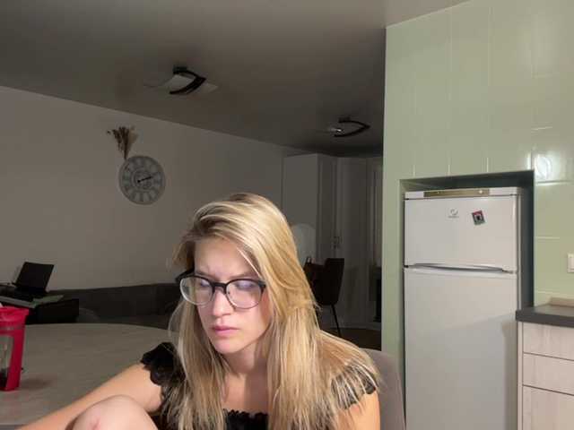 JenevaOcana live cam on BongaCams