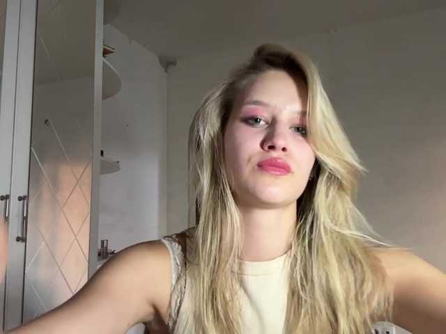 JenevaOcana live cam on BongaCams