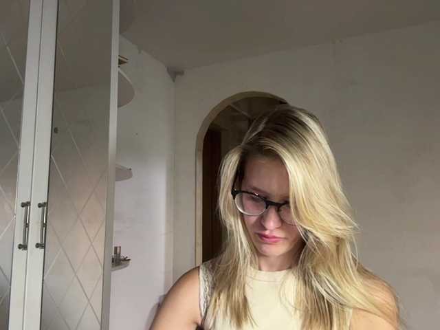 JenevaOcana live cam on BongaCams