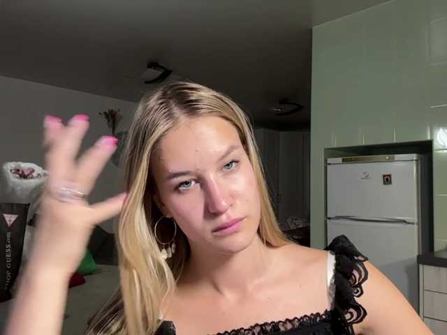 JenevaOcana live cam