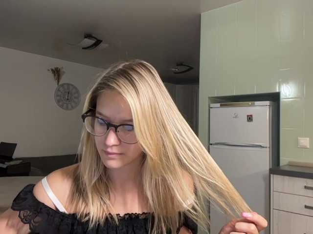 JenevaOcana live cam on BongaCams