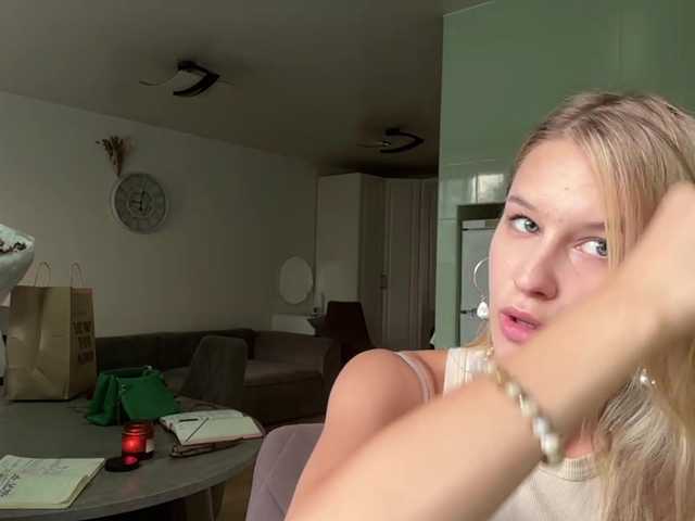 JenevaOcana live webcam show
