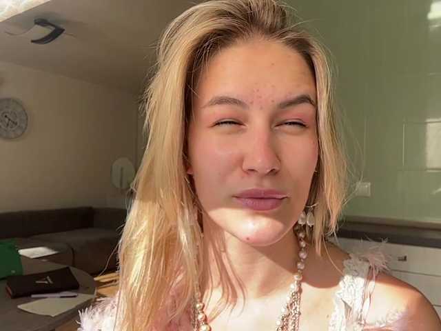 JenevaOcana live cam on BongaCams