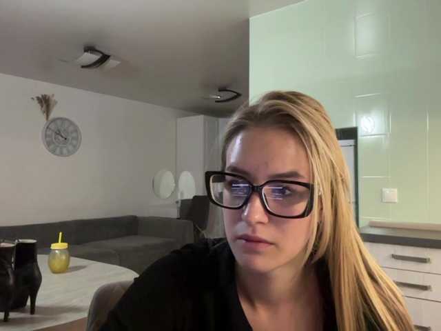 JenevaOcana live cam on BongaCams