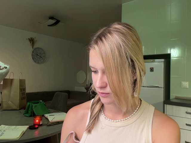 JenevaOcana live cam on BongaCams