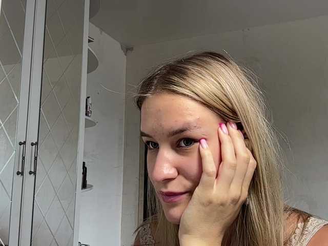 JenevaOcana live cam on BongaCams