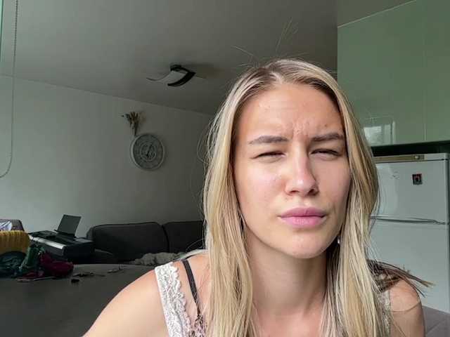 JenevaOcana live cam on BongaCams