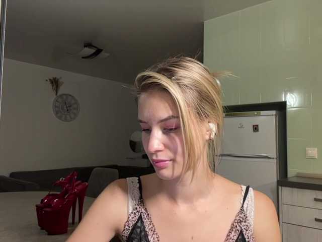 JenevaOcana live cam on BongaCams