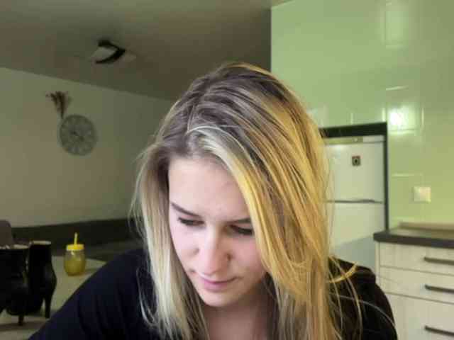 JenevaOcana webcam