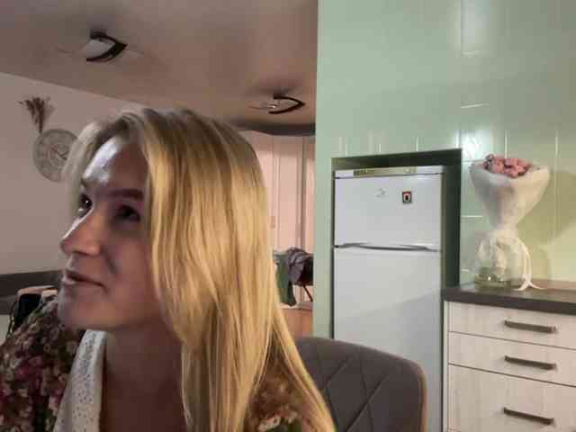 JenevaOcana webcam