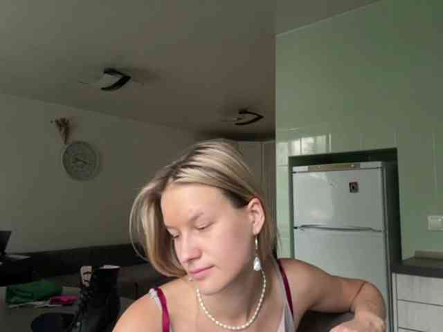 JenevaOcana webcam