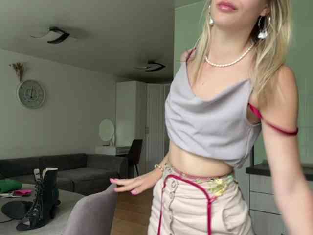 JenevaOcana webcam