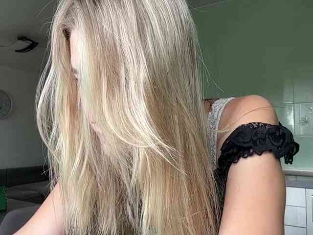JenevaOcana webcam