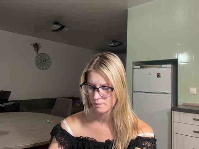 JenevaOcana webcam
