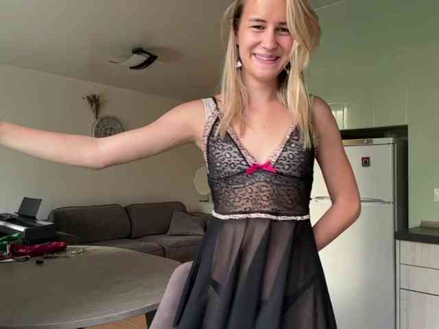 JenevaOcana webcam