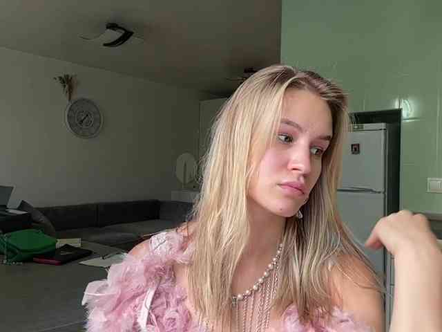 JenevaOcana webcam