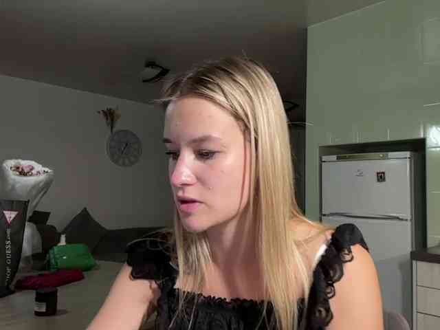 JenevaOcana webcam