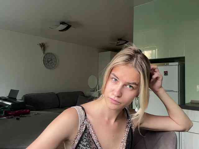 JenevaOcana webcam