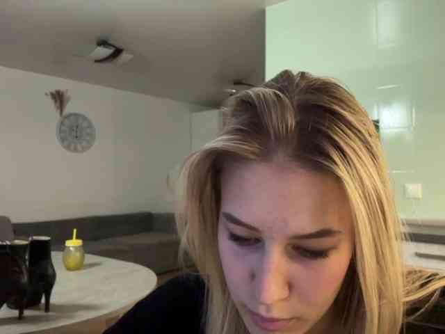 JenevaOcana webcam