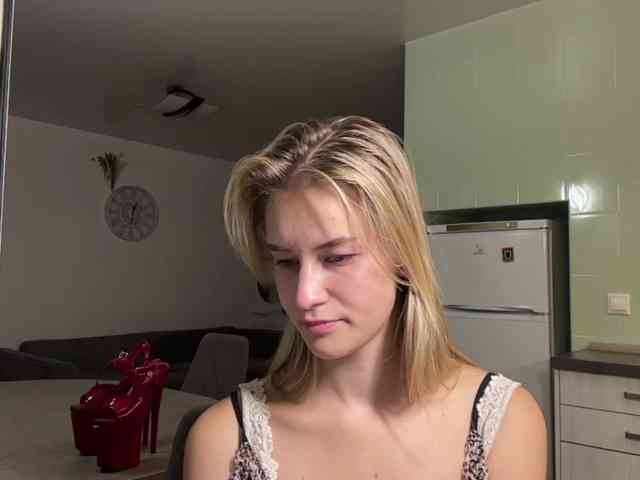JenevaOcana webcam