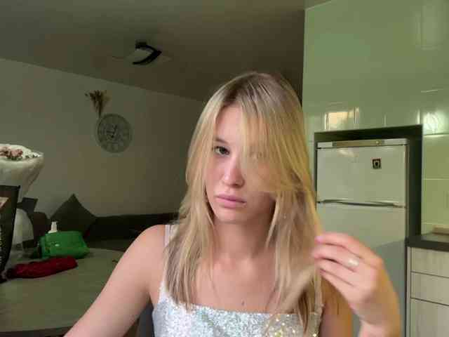 JenevaOcana webcam