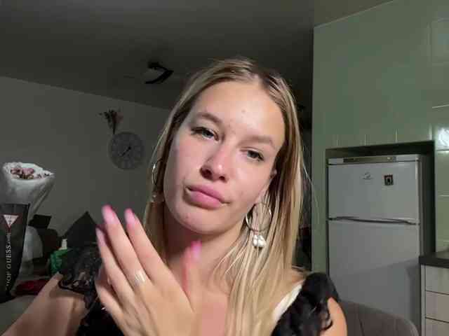 JenevaOcana webcam