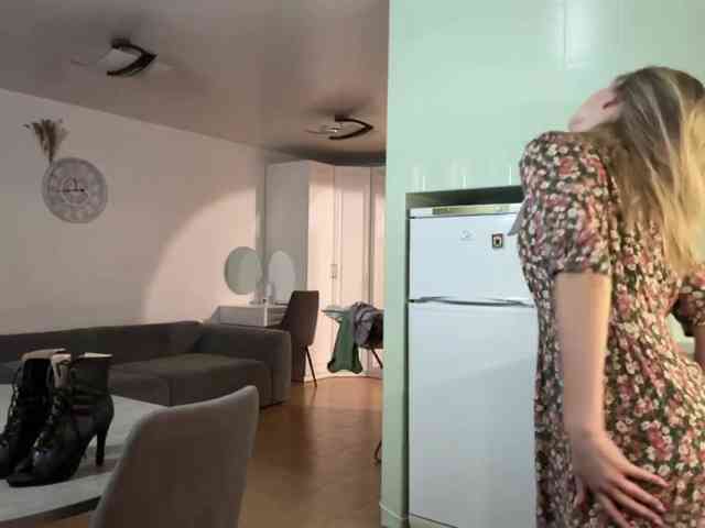JenevaOcana webcam