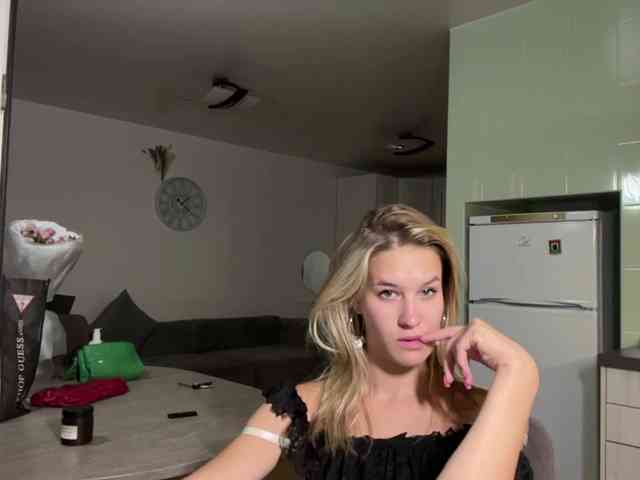 JenevaOcana webcam