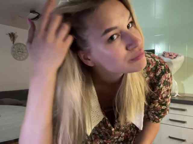 JenevaOcana webcam