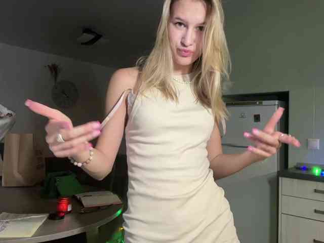 JenevaOcana webcam
