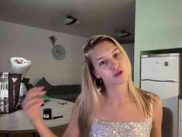JenevaOcana webcam