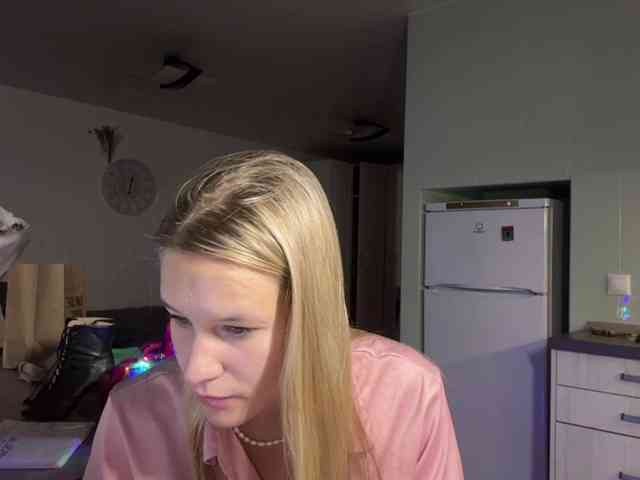 JenevaOcana webcam