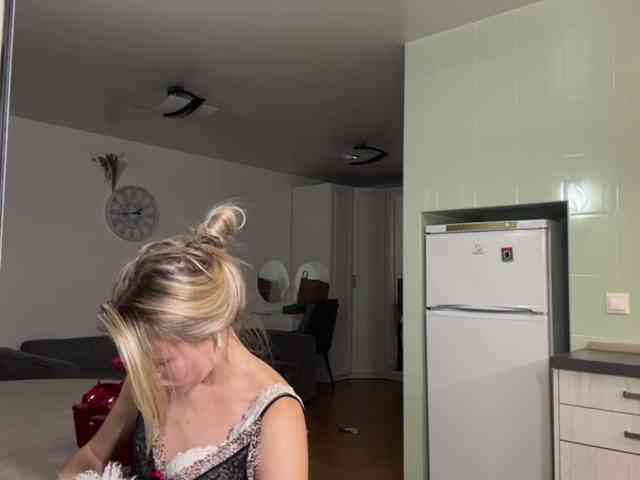 JenevaOcana webcam