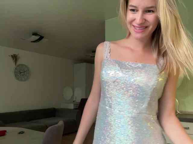 JenevaOcana webcam