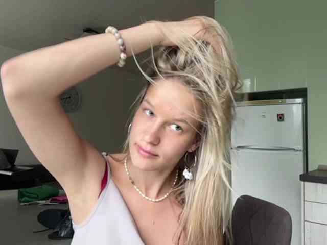 JenevaOcana webcam