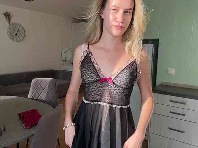 JenevaOcana webcam